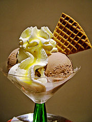 Quelle: https://commons.wikimedia.org/wiki/File:Ice_Cream_dessert_02.jpg